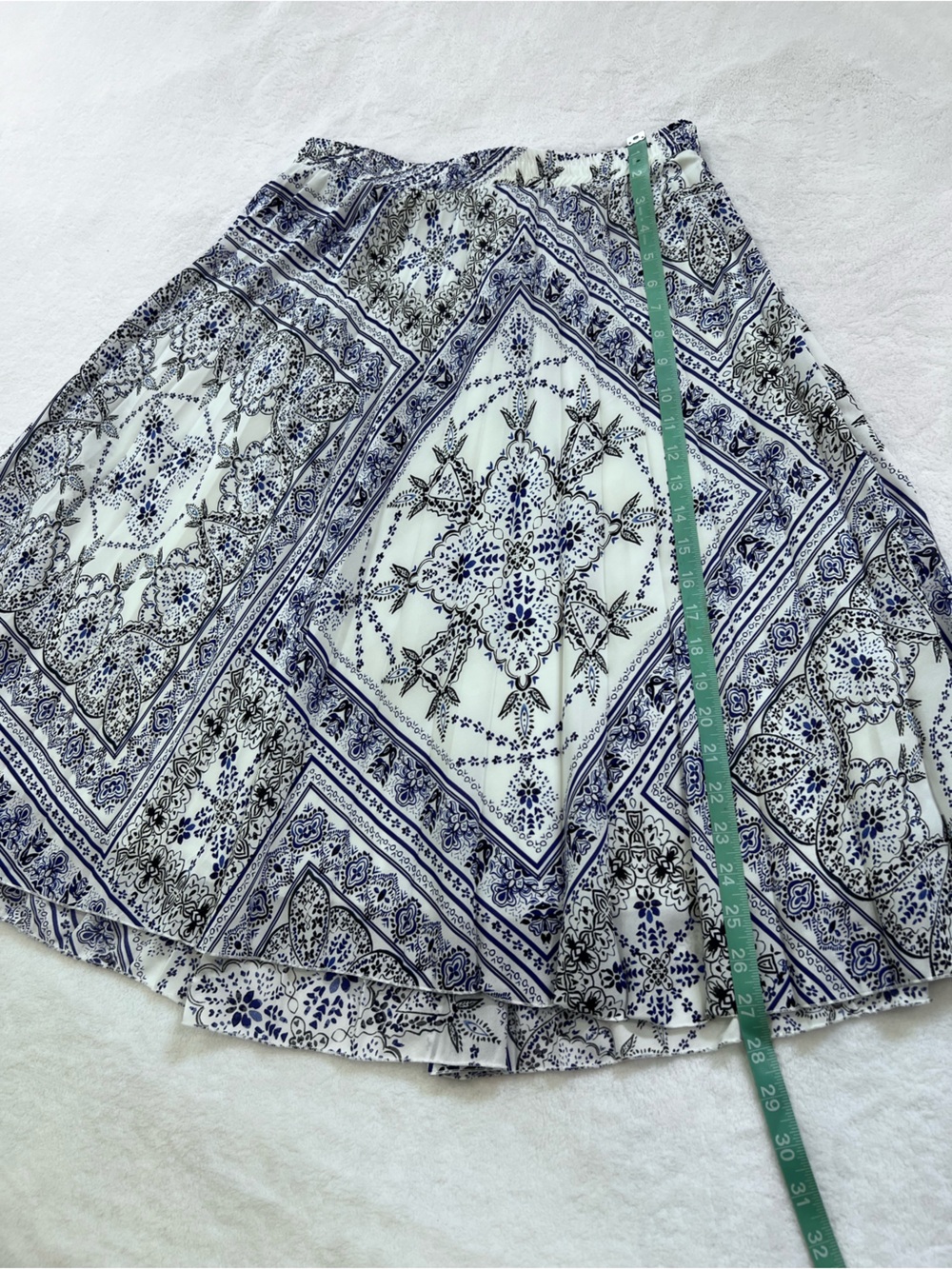 H&M White and Blue Tile-Print Skater Skirt - Picture 4 of 8